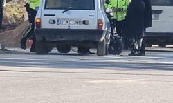 Şarkikaraağaç’ta elektrikli bisikletle otomobil çarpıştı, 2 kişi yaralandı