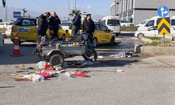 Taksi ile sepetli motosiklet çarpıştı: 2 yaralı