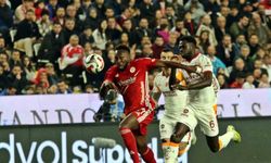 Trendyol Süper Lig: Antalyaspor: 0 - Galatasaray: 2 (İlk yarı)