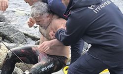 Zıpkın bacağına saplandı, ayağında zıpkınla hastaneye götürüldü