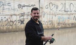 Adana'da altyapı isyanı: Esnaf göle dönen sokakta olta attı