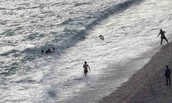 Fırtınalı havada denizde can pazarı