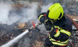 Hurdalıkta çıkan yangın gökyüzünü kara dumanla kapladı