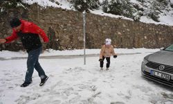 İlk kez kar yağışını izlediler
