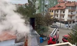 Isparta'da evin bacasında çıkan yangın maddi hasara yol açtı