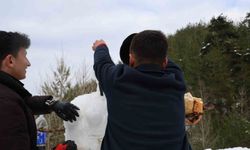 Kozan'da kar keyfi: Kardan adama sucuk ekmek ve şalgam ikram ettiler