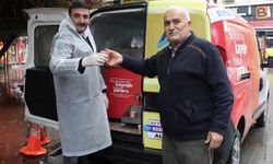 Mersin'de vatandaşlara soğuk havada kaynar ikramı