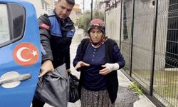 Sel riskine karşı sahada olan zabıta ekipleri vatandaşa yardım etti