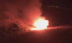 Seyir halindeki otomobil alevlere teslim oldu