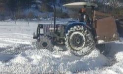 Traktörlerle tarlada kar drifti