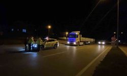 Uygulama noktasından kaçan tır sürücüsünün ehliyetsiz olduğu ve arandığı ortaya çıktı