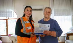 Yaşlı kadının bindiği otobüste unuttuğu cüzdan evine kadar getirilip teslim edildi