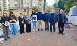 Adana'da depremde 96 kişinin hayatını kaybettiği apartmanın yerinde gözyaşlarına boğuldular