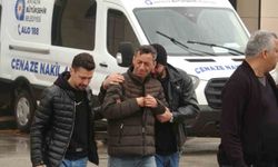 Antalya'da 10 kişinin ölümüyle sonuçlanan kazada acı Adli Tıp Kurumu önüne taşındı