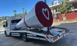 Çekicinin vincini 777 gülle donatıp eşine sürpriz yaptı