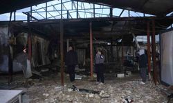 Depremde evleri yıkılan aile yangınla birlikte ikinci kez yuvasız kaldı