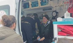 Hafif ticari aracın çarptığı midibüs devrildi: 7 yaralı