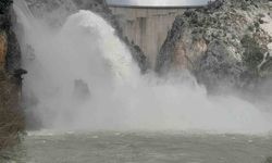 Manavgat'ta barajda taşkın riskine karşı su tahliyesi