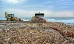 Mersin'de selin izleri sahillerden siliniyor