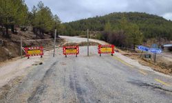 Mut'ta aşırı yağış nedeniyle Çivi Mahallesi, Söğütözü yayla yolu ulaşıma kapandı