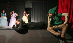 Tarsus'ta çocuklardan anlamlı tiyatro gösterisi