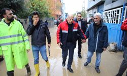 Yüreğir Belediyesi selde mağdur olan vatandaşları yalnız bırakmadı