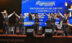 Antalya'daki Erzurumlular gecesinde türküler söylendi halaylar çekildi