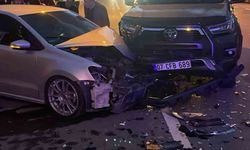 Gazipaşa'da kavşakta otomobille kamyonet çarpıştı: 1'i ağır 5 yaralı