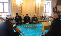 Görme engelli üç hafız Ramazan boyunca mukabele okuyor