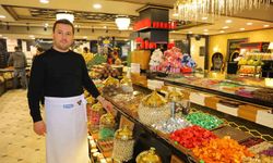 Kahramanmaraş'ta tezgahlar şeker ve çikolatalarla süslendi