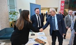 Kepez'de iş arayanlarla işverenler aynı çatı altında buluştu