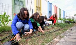 Mersin'de minikler Doğa Atölyesinde toprakla buluşuyor