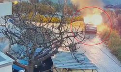 Park halindeki otomobili benzin döküp kundaklamak isterken kendini yaktı