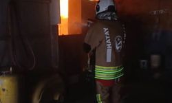 Reyhanlı'da iş yeri alevlere teslim oldu