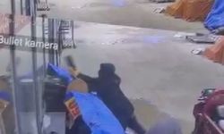 Alışveriş yaparcasına numaralarına bakarak 50 bin TL'lik ayakkabıları çaldılar