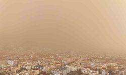 Antalya semaları kahverengiye büründü Sahra Çölü üzerinden gelen toz taşınımı çamur olup yağdı