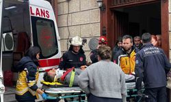 Antalya'da depoya inmek isterken düşen genç yaralandı