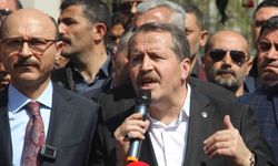 Eğitim-Bir-Sen Genel Başkanı Ali Yalçın'dan saldırının yaşandığı okulun önünde açıklama