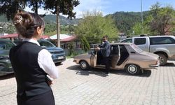 Fekeli gaziden Kaymakam Yılmaz'a, Ferdi Tayfur'un 'Hatıran Yeter' şarkısıyla teşekkür