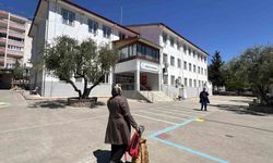 Kahramanmaraş'taki saldırının ardından veliler öğrencilerin eşyalarını okuldan almaya başladı