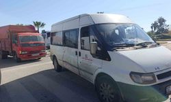 Kamyonun kamyonet ile çarpıştığı kaza kamerada