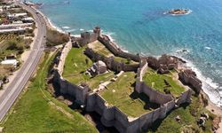 Mamure Kalesi camisinde 700 yıldır ibadet sürüyor