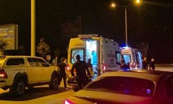 Muratpaşa'da otomobil ile motosiklet çarpıştı: 2 yaralı