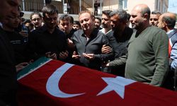 Saldırıda ölen öğretmenin eşi ve çocukları tabut başında gözyaşı döktü