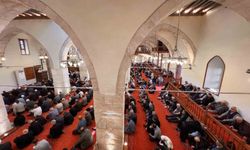 583 yıllık Ulu Cami'de cuma namazı