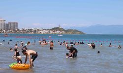Adana'da bayramın son gününde Yumurtalık sahili doldu taştı