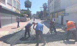 Akdeniz'de asfalt yama çalışmaları devam ediyor