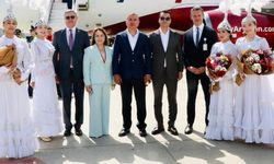 Almatı'dan Gazipaşa-Alanya Havalimanına ilk uçak seferi 'su takı' seremonisiyle karşılandı