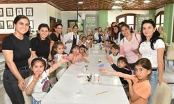 Kepez'de anne ve çocuklar renkli mum atölyesine katıldı