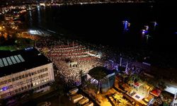 Melek Mosso Alanya'da festivalde sahne aldı